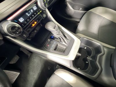 2025 Toyota RAV4 - Photo 22