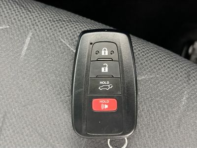 2025 Toyota RAV4 - Photo 32