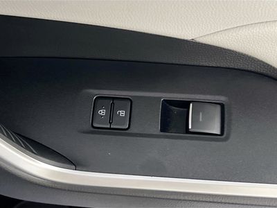 2025 Toyota RAV4 - Photo 28