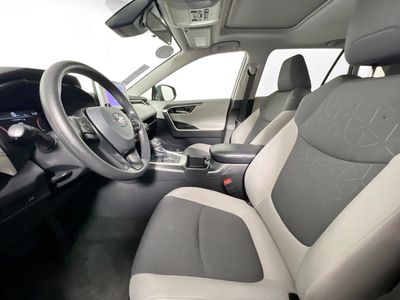 2025 Toyota RAV4 - Photo 12