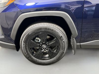 2025 Toyota RAV4 - Photo 11