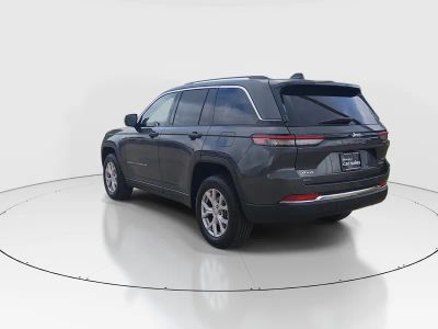 2022 Jeep Grand Cherokee — detail view
