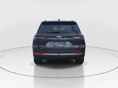 2022 Jeep Grand Cherokee — engine compartment view