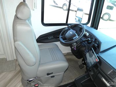2026 Fleetwood Bounder - Photo 8