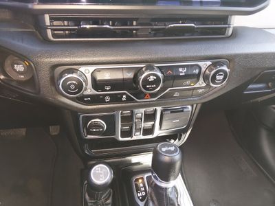 2024 Jeep Wrangler - Photo 19