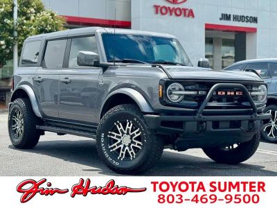 2021 Ford Bronco Outer Banks in Gray Metallic — front three-quarter view