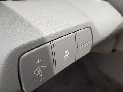 2024 Hyundai Elantra - Photo 13