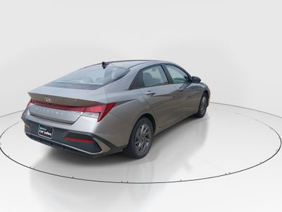 2024 Hyundai Elantra - Photo 7