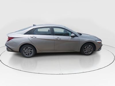 2024 Hyundai Elantra - Photo 8
