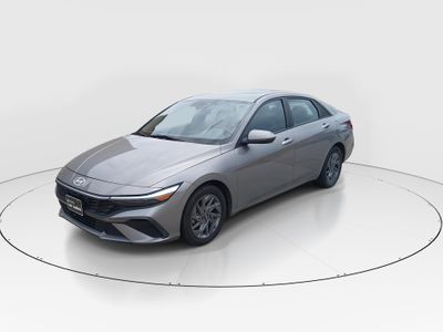 2024 Hyundai Elantra - Photo 3