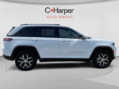2023 Jeep Grand Cherokee — side profile view