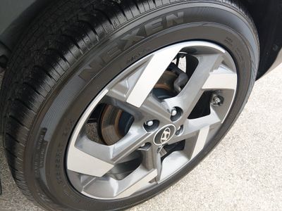 2025 Hyundai Venue — photo 10 view