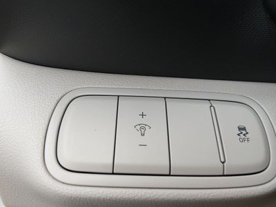 2025 Hyundai Venue — photo 13 view