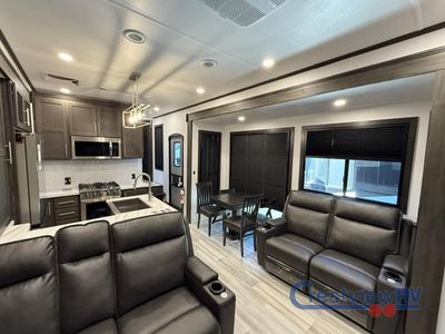 2025 Keystone RV Fuzion - Photo 9