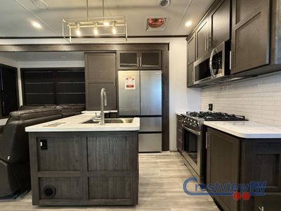 2025 Keystone RV Fuzion - Photo 14