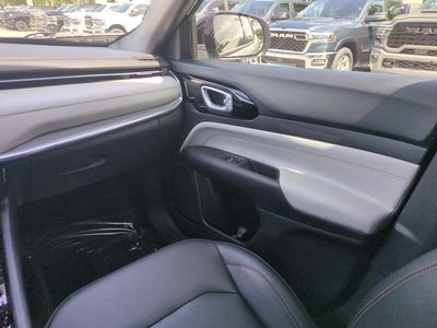2024 Jeep Compass - Photo 17