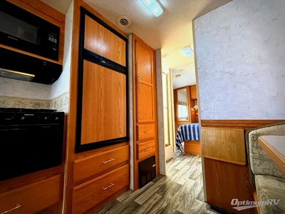 2004 Winnebago Sightseer - Photo 19