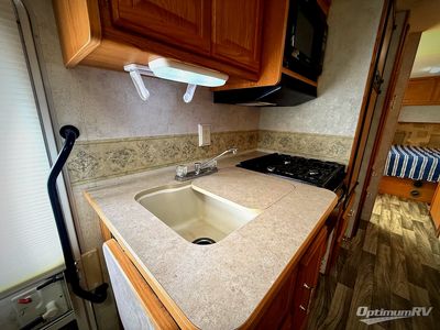 2004 Winnebago Sightseer - Photo 15