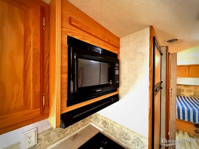2004 Winnebago Sightseer - Photo 18