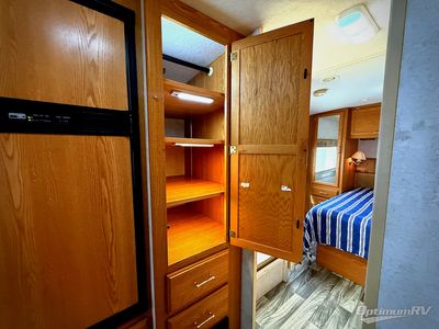 2004 Winnebago Sightseer - Photo 20