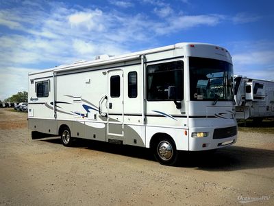2004 Winnebago Sightseer - Photo 1
