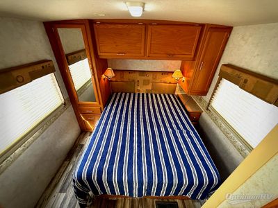 2004 Winnebago Sightseer - Photo 25