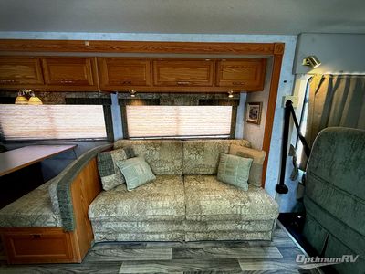 2004 Winnebago Sightseer - Photo 12