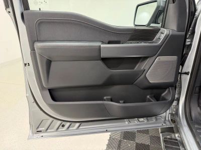 2026 Ford F-150 Lariat Truck V8 — photo 13 view