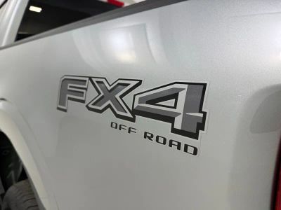 2026 Ford F-150 Lariat Truck V8 — photo 10 view