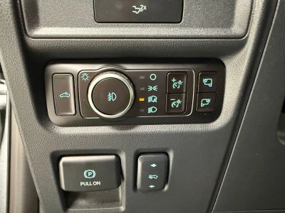 2026 Ford F-150 Lariat Truck V8 — photo 16 view