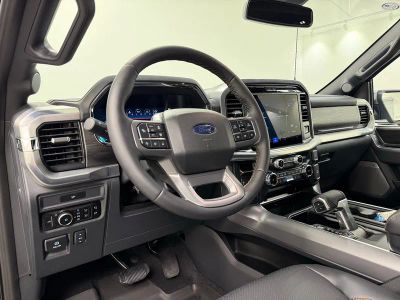 2026 Ford F-150 Lariat Truck V8 — photo 17 view