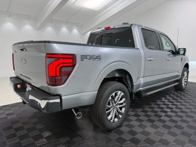 2026 Ford F-150 Lariat Truck V8 — photo 7 view