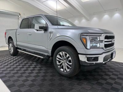2026 Ford F-150 Lariat Truck V8 — front three-quarter view