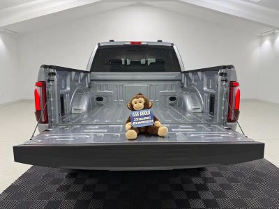 2026 Ford F-150 Lariat Truck V8 — photo 8 view
