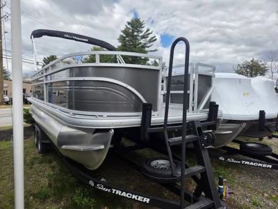 2026 Sun Tracker FB 20 DLX — front three-quarter view