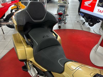 2025 Honda Gold Wing Tour DCT 50th Anniversary - Photo 10