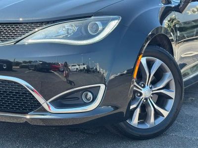 2020 Chrysler Pacifica — detail view
