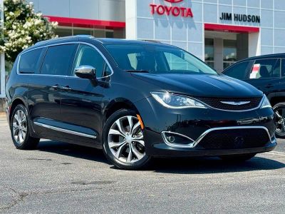 2020 Chrysler Pacifica — side profile view