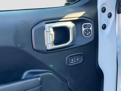 2024 Jeep Wrangler - Photo 17