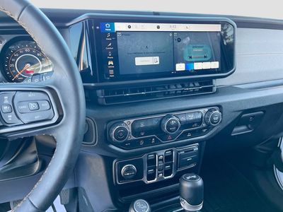 2024 Jeep Wrangler - Photo 14