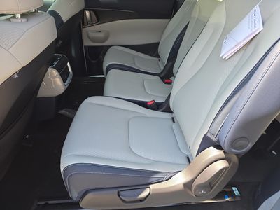 2026 Kia Carnival — photo 17 view