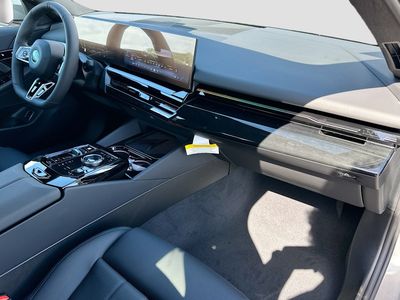 2026 BMW 5 Series - Photo 24
