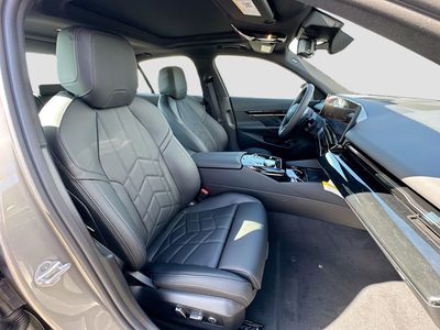 2026 BMW 5 Series - Photo 23