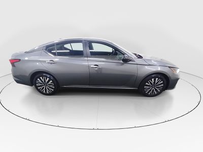 2024 Nissan Altima — photo 8 view