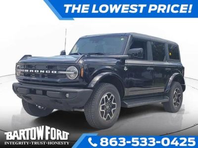 2026 Ford Bronco Outer Banks in Shadow Black — front three-quarter view