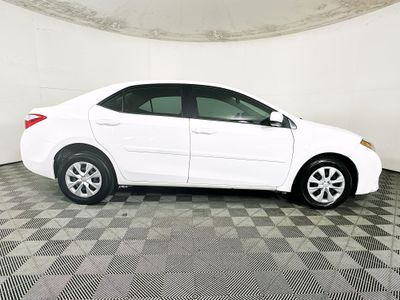 2015 Toyota Corolla - Photo 2