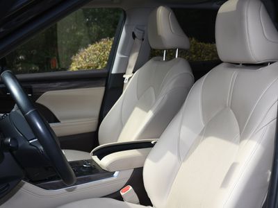 2020 Toyota Highlander - Photo 13