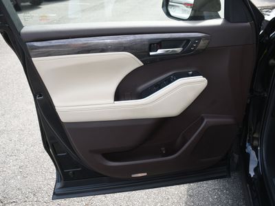 2020 Toyota Highlander - Photo 10