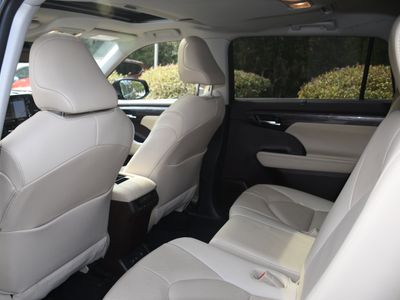 2020 Toyota Highlander - Photo 17