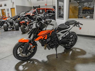 2027 KTM 990 Duke - Photo 7